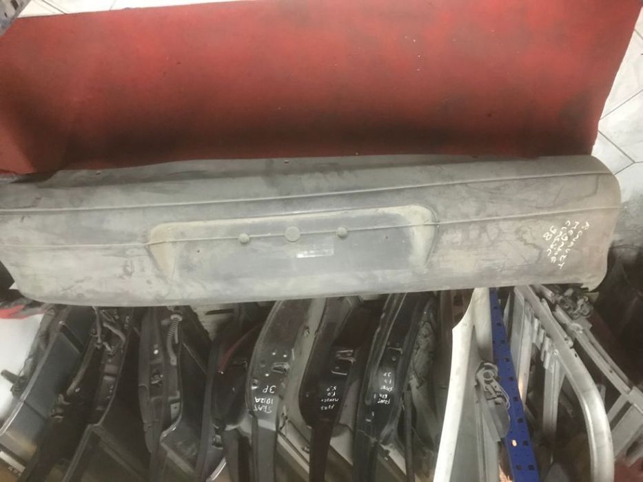 PARA-CHOQUES TRÁS RENAULT MEGANE CLASSIC DE MALA  1996/2002