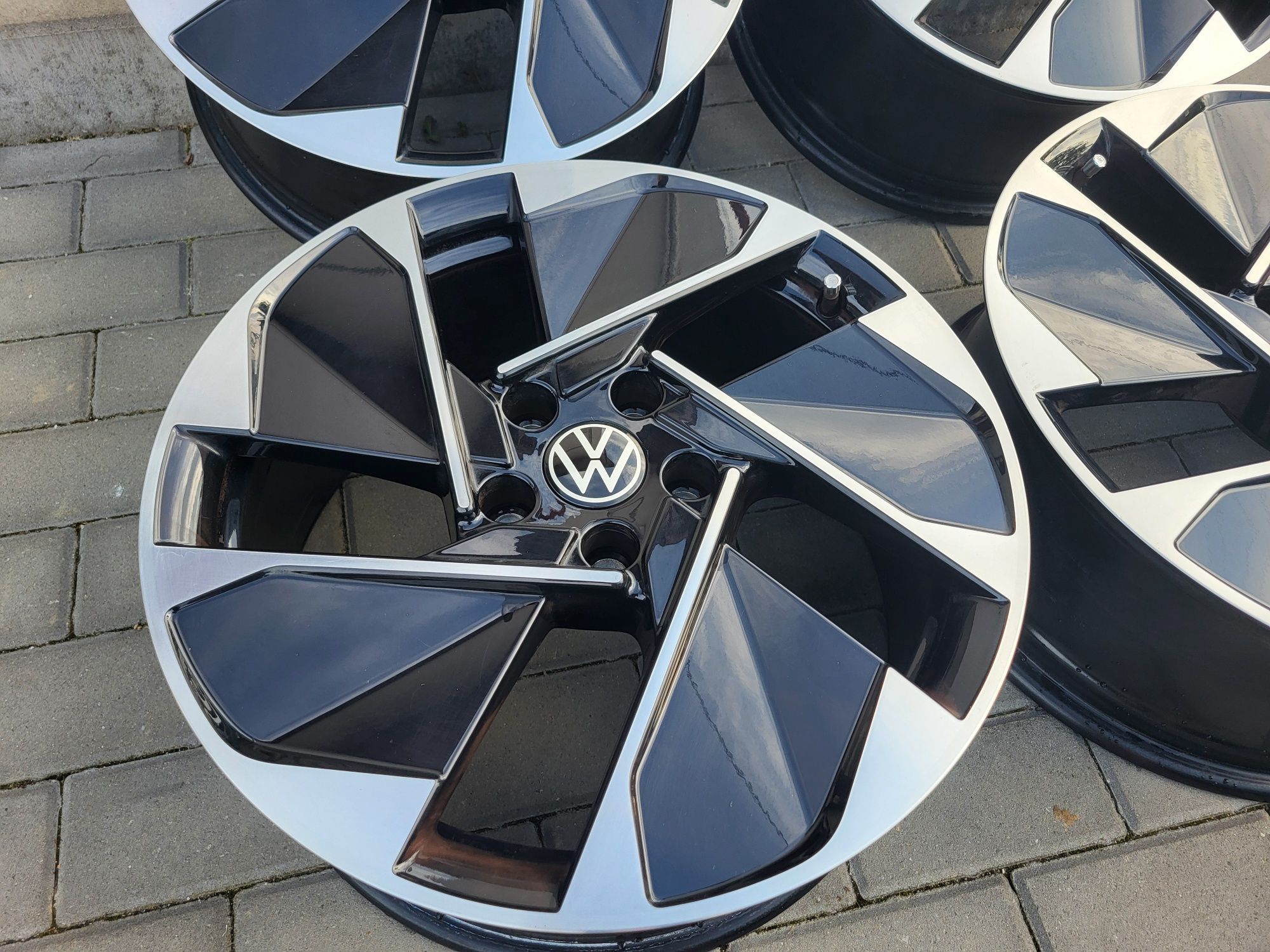 Felgi VW 5x112 7.5Jx18" ET50 ID.3 ID.5 Golf VIII Passat B7 B8 Tiguan