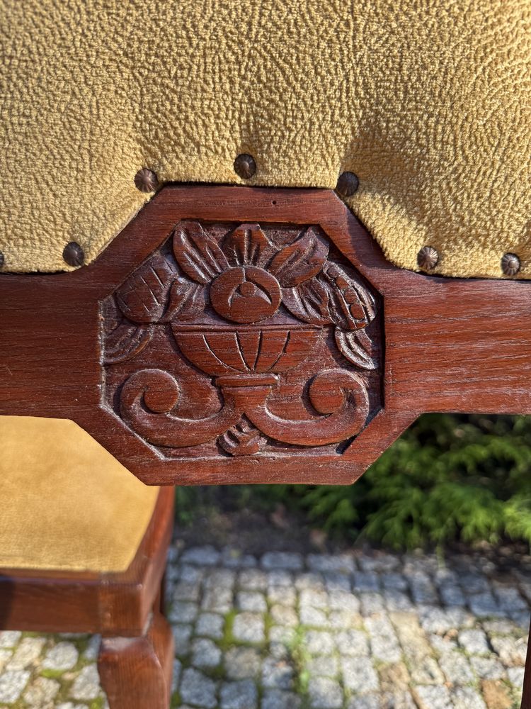 Owalny stół, 5 krzeseł i fotel
