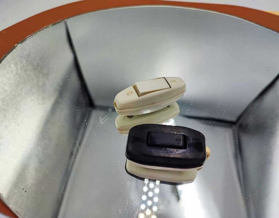 Bakelitowy wyłącznik,pstryczek elektryczek,cena za 1 szt.