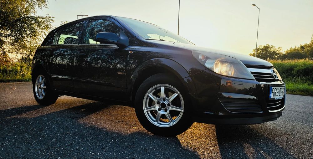 Opel Astra Opel Astra H 2004r 1.8 B+G z hakiem