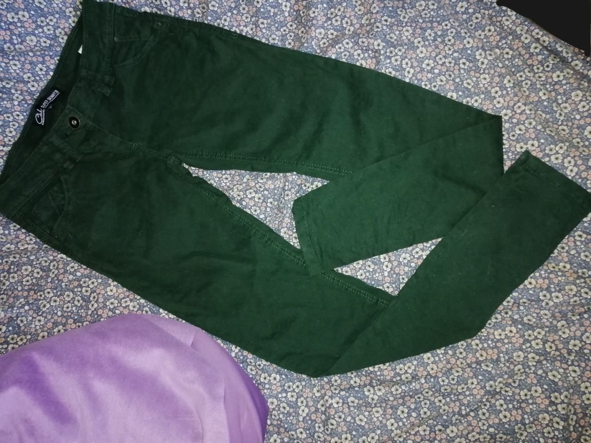 C&A ciemne zielone spodnie zwężane, miły materiał, XS