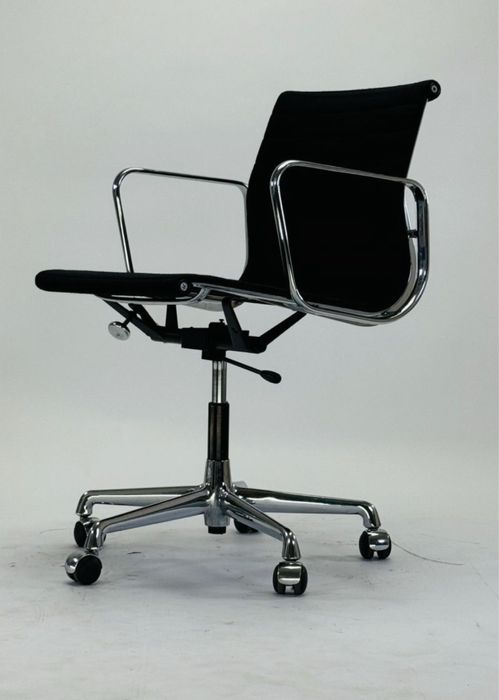 Fotel skórzany Vitra eames 117