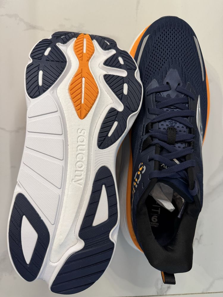 Buty biegowe Saucony HURRICANE 24 - 42,5. NOWE!!