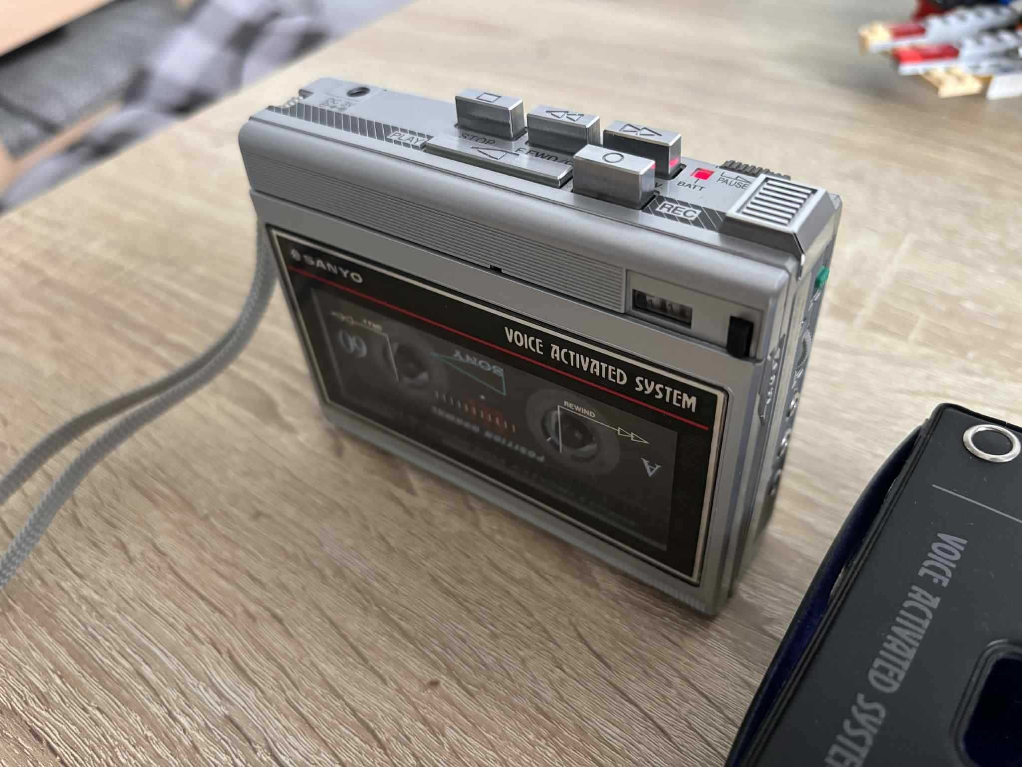 Magnetofon kieszonkowy kasetowy Sanyo TRC-1130 – retro klasyk z lat 80
