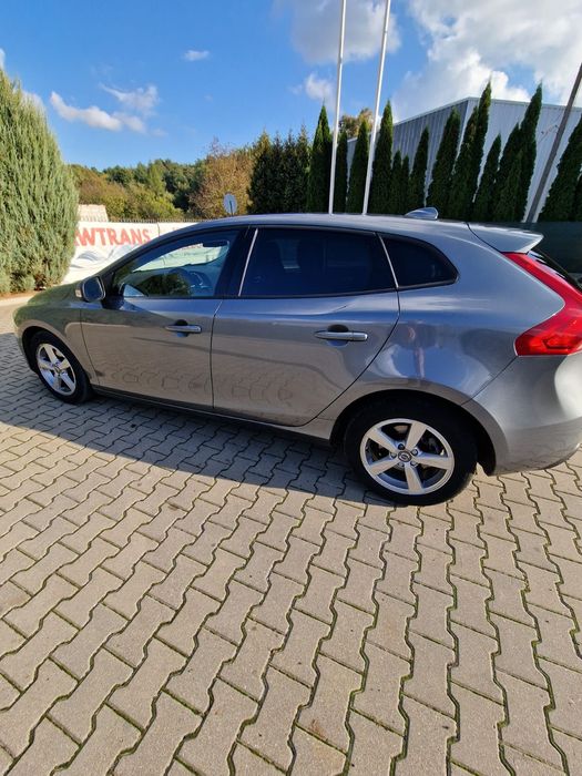 VOLVO V40  1,6 B.
