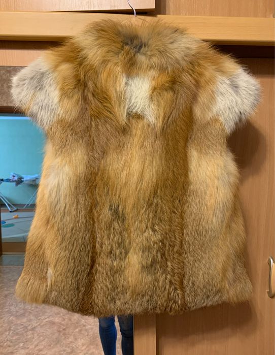 Жилет из натуральнрй лисы