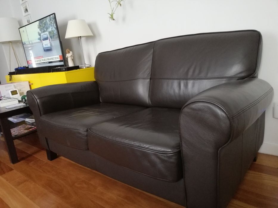 Sofá em pele 2 lugares
