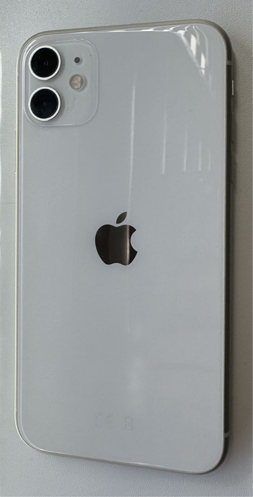 iPhone 11 64 white продам
