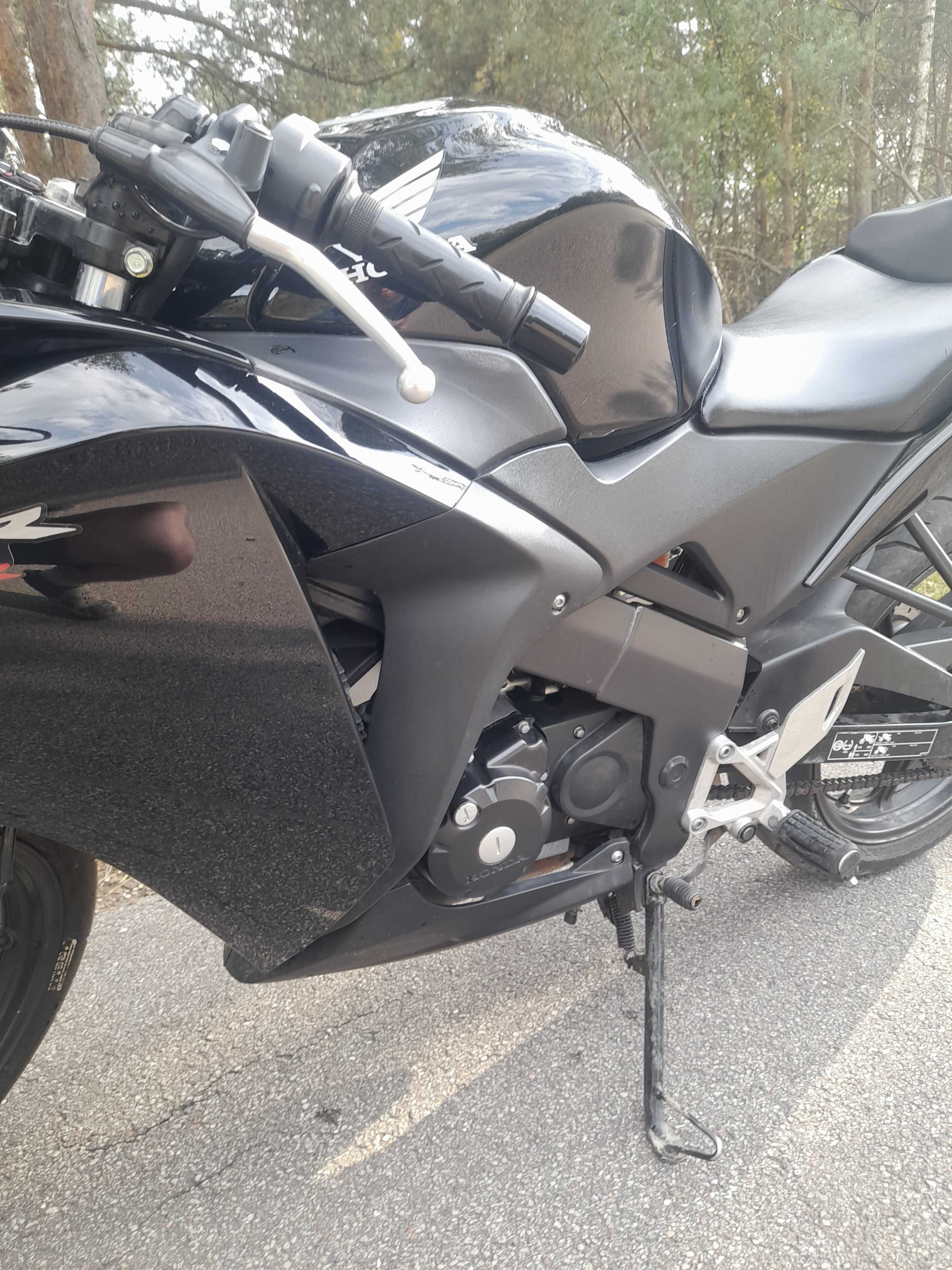 Honda  cbr 125r.