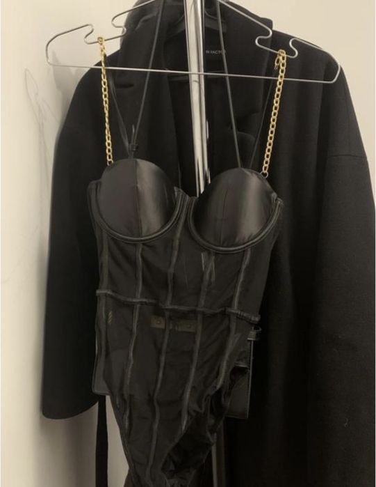 Жіноче боді, дивіться усі фото.