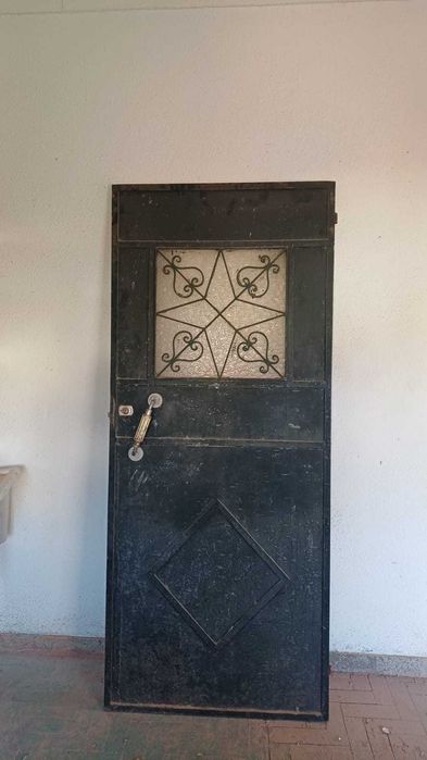 Porta de ferro antiga – resistente