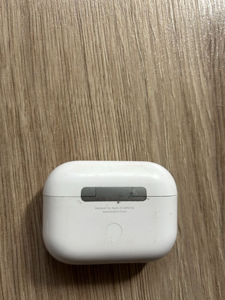 Air Pods Pro кейс и 1 наушник