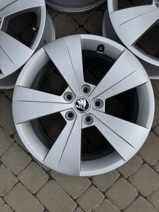 Диски Skods r 17 оригінал диски R17 Skoda oktavia 5/112 et41