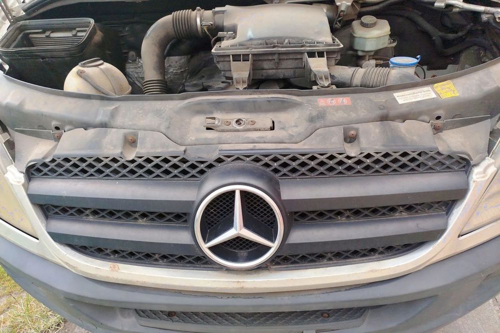 MERCEDES SPRINTER 906 06- atrapa przód Gril ZNACZEK komplet
