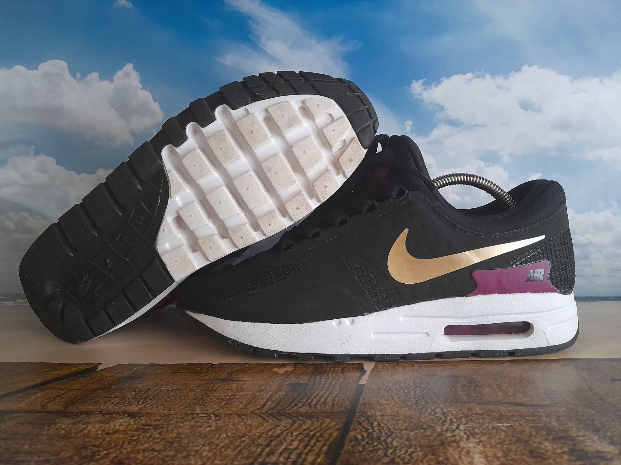 Nike Air Max Zero Essential жіночі кросівки оригінал