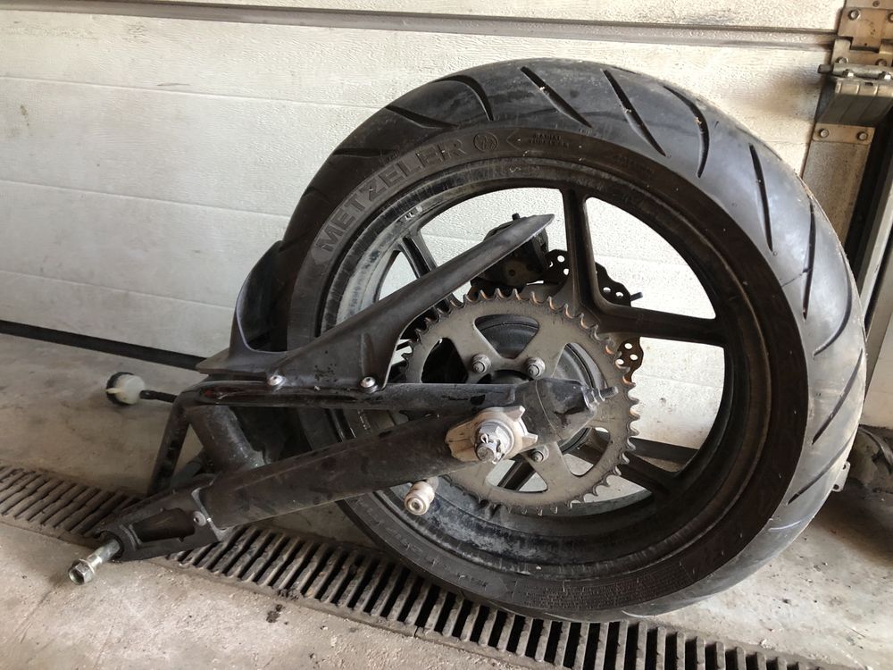 Wahacz kawasaki er-6f versys ninja koło tył zacisk