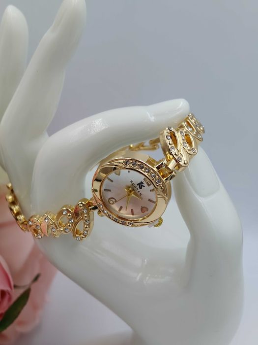 Zegarek damski pozłacany z napisem Love -stylowy