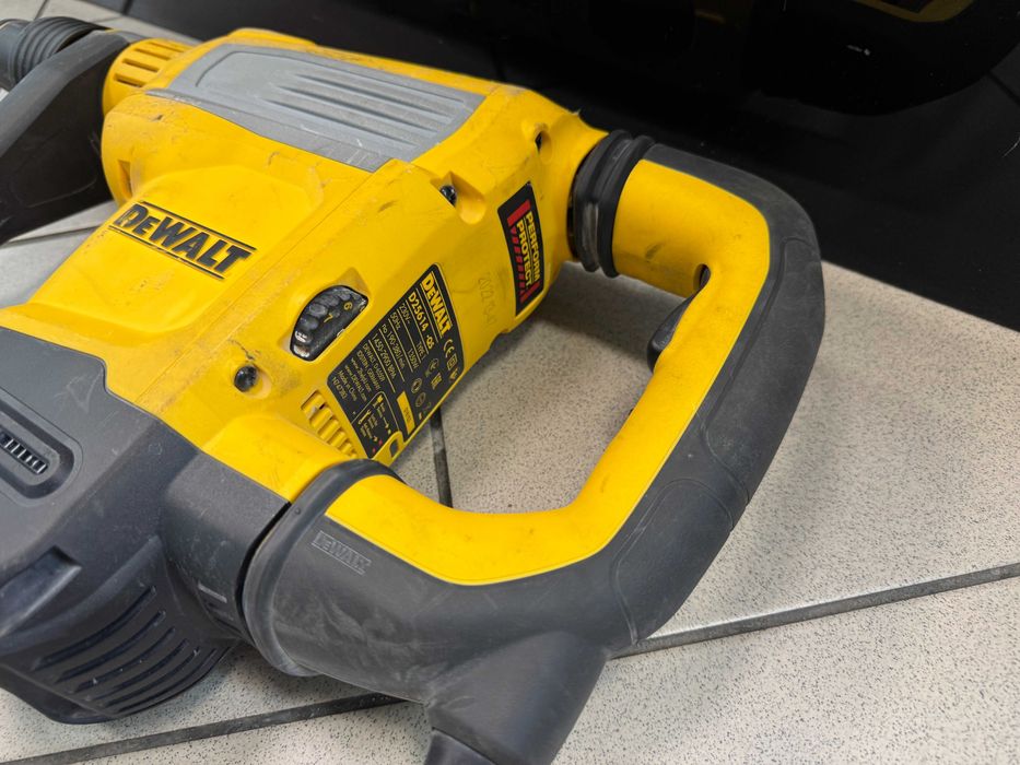 DeWalt Młotowiertarka Młot SDS-MAX 10,5J 1350W w walizce D25614K