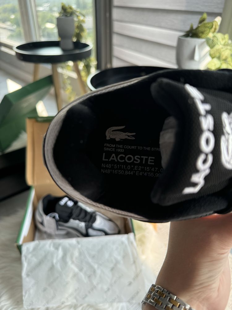 Кросівки жіночі Lacoste