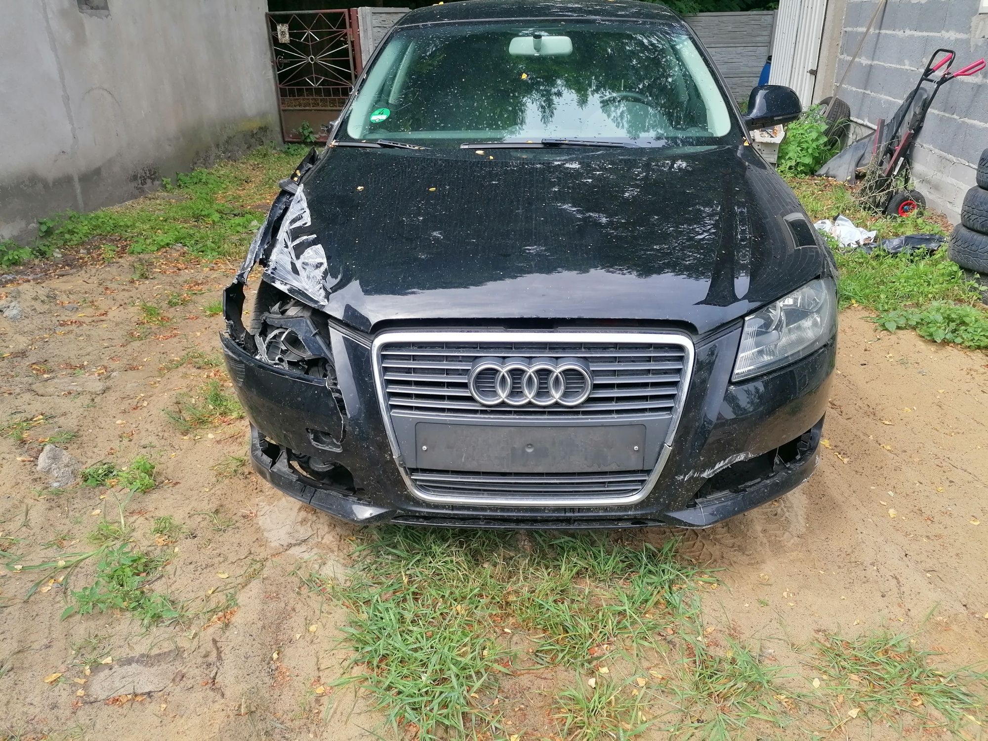 Audi a3 8P lift 2010r  1.6tdi uszkodzona pali jeździ