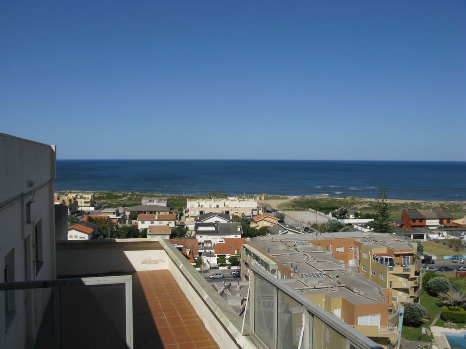 Aluga-se apartamento T1 em Miramar