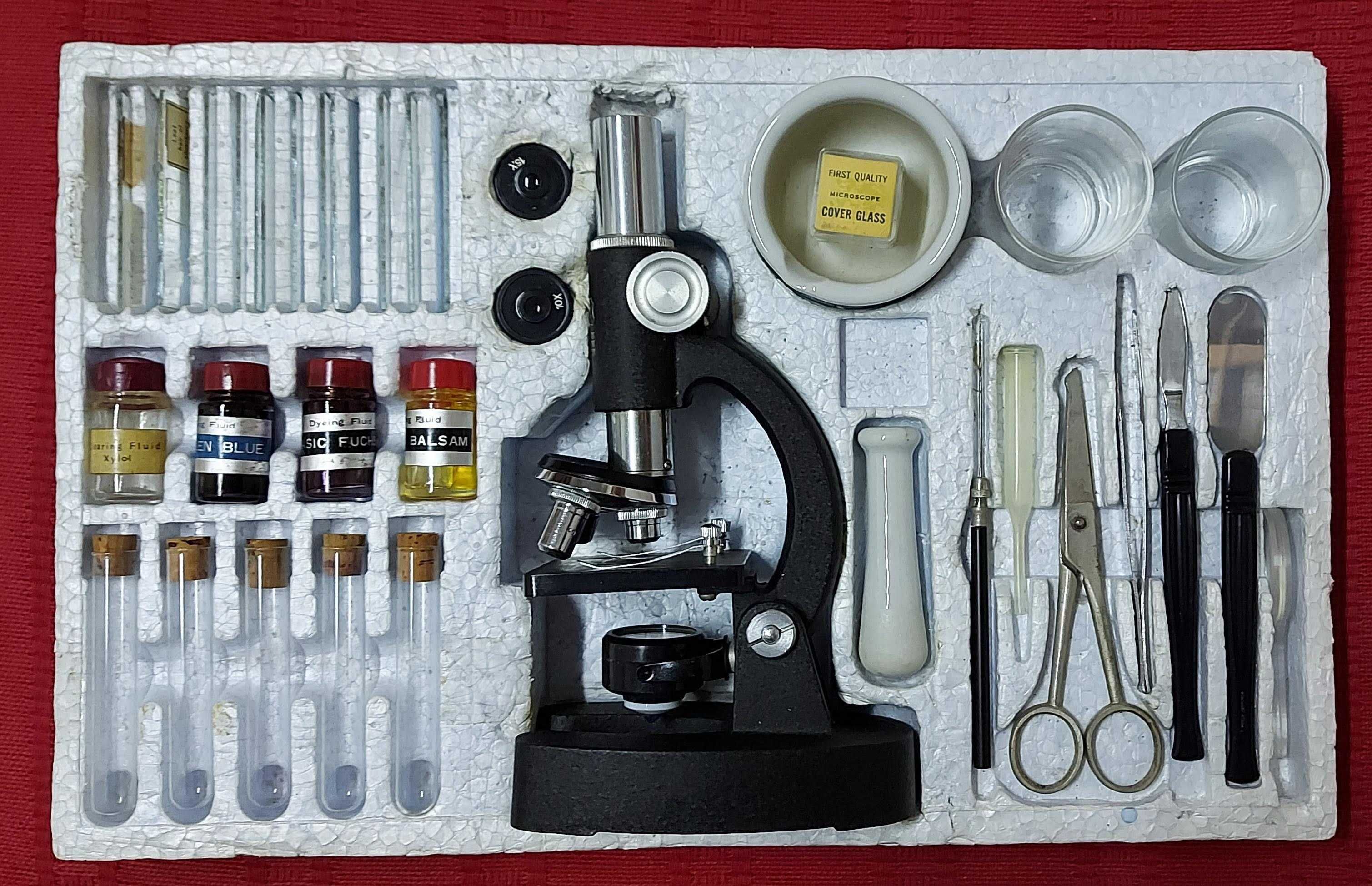 Kit laboratorial para criança [anos 60]