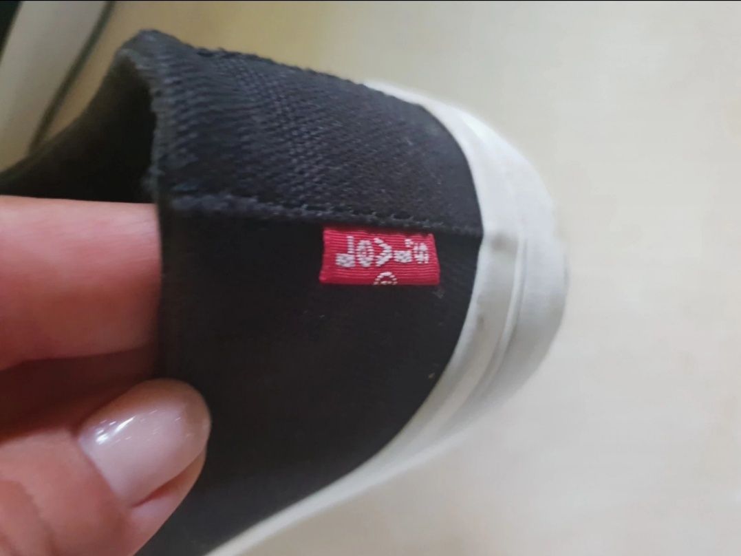 Buty trampki Levis młodzieżowe r. 39