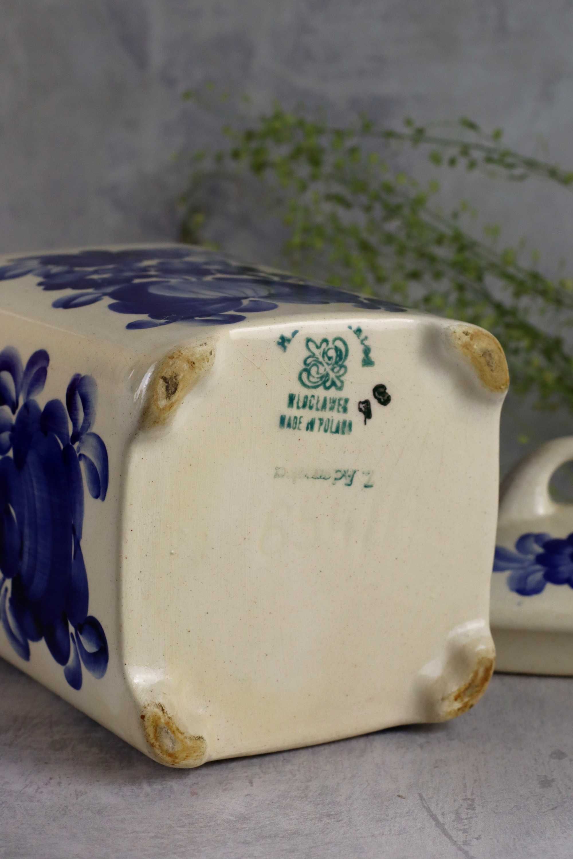 Fajansowa puszka z niebieską dekoracją fajans Włocławek ceramika prl