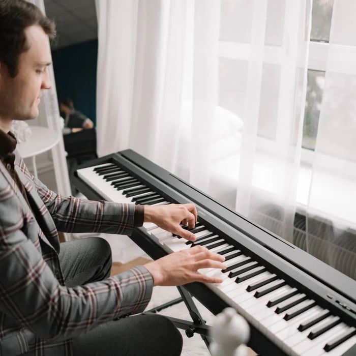 Уроки гітари та фортепіано