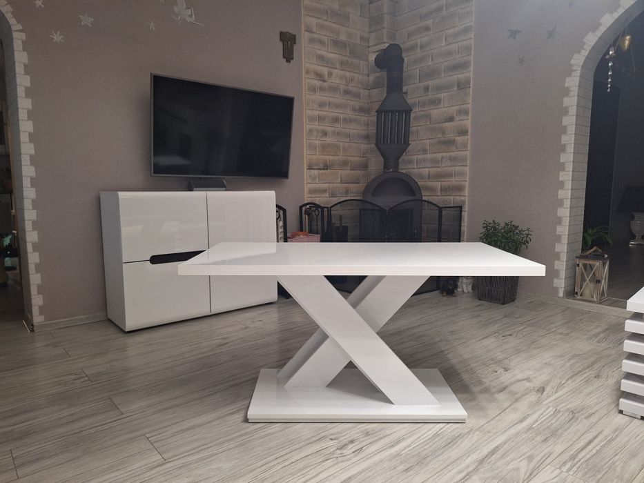 Stolik kawowy biały z połyskiem