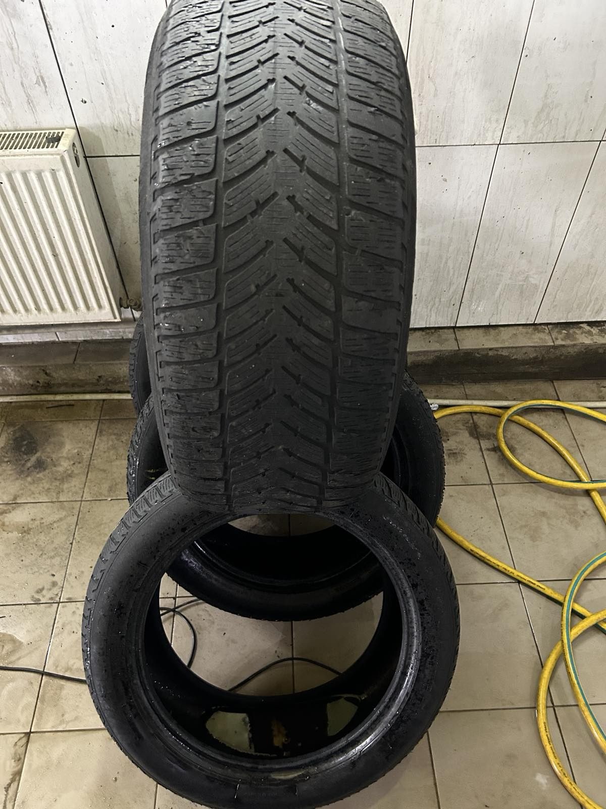 Продам зимову резину 255/50 r19