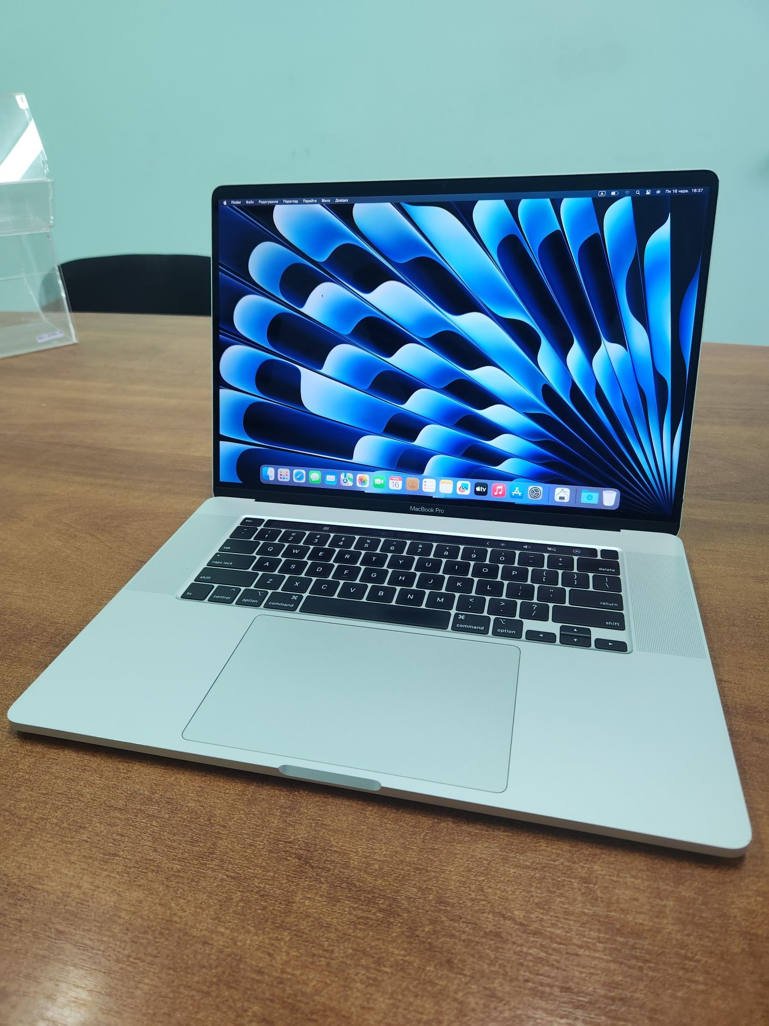 Apple Macbook Pro 16 i7/16/512 Silver