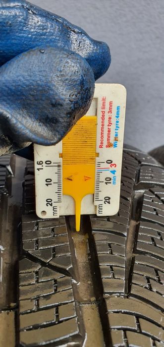 225/50/17 Pirelli para zimowe jak nowe Demo