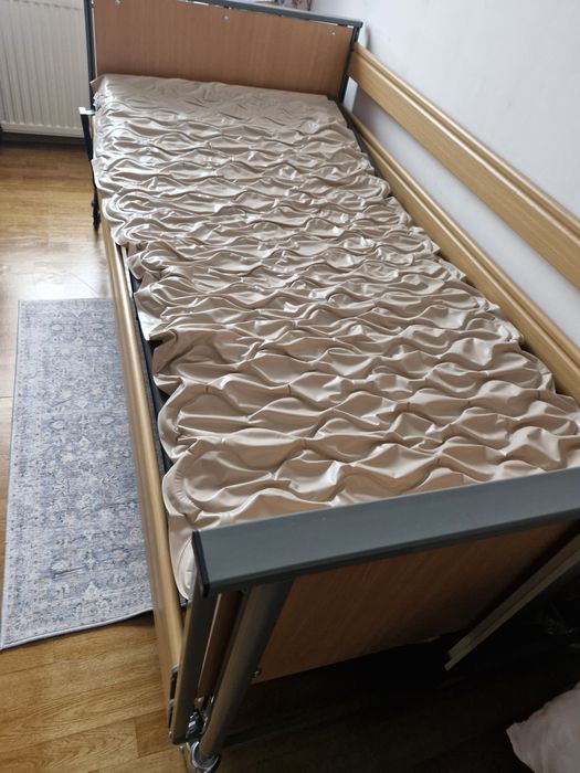Sprzedam łóżko rehabilitacyjne w bardzo dobrym stanie używane