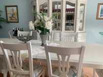 Conjunto de sala de jantar (Mesa, cadeiras e móvel para louça)
