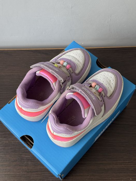 Кроссовки на девочку 26 р.