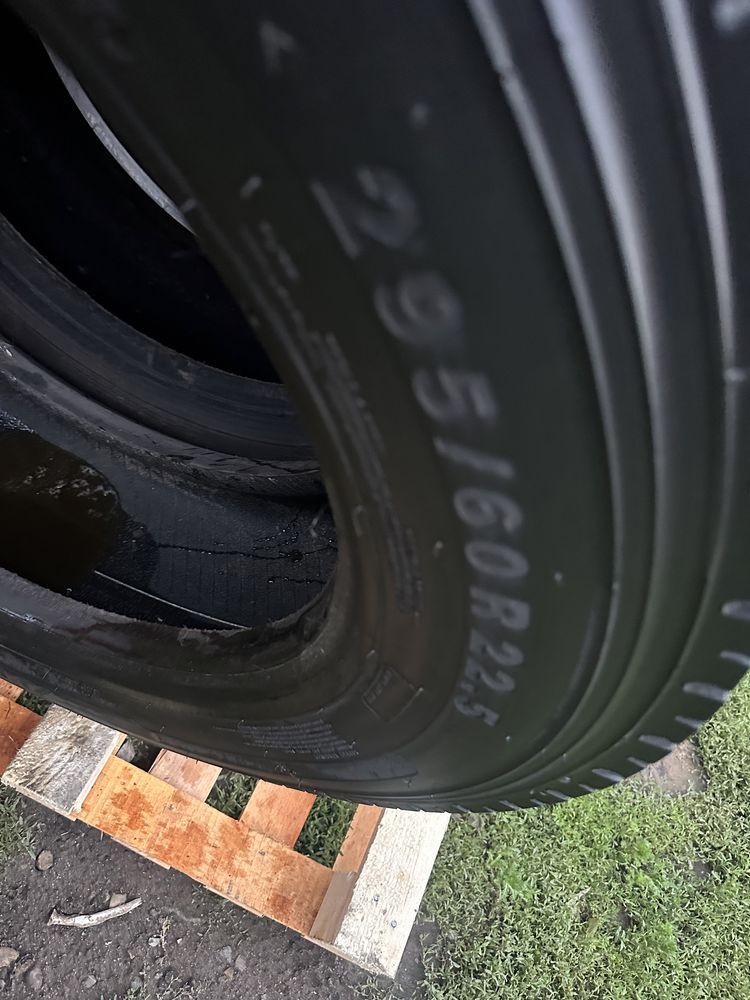 Шини 295/60 R22.5 , резина комплект задні Р22,5