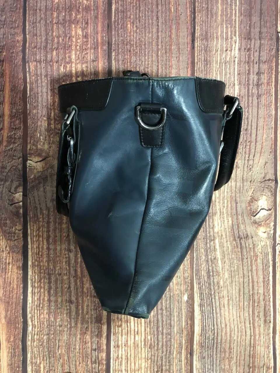 Кожаная сумка для техники, а также для активного отдыха Burberry кожа