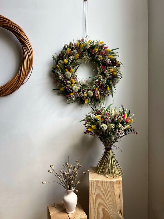 Вінок та букет з сухоцвітів