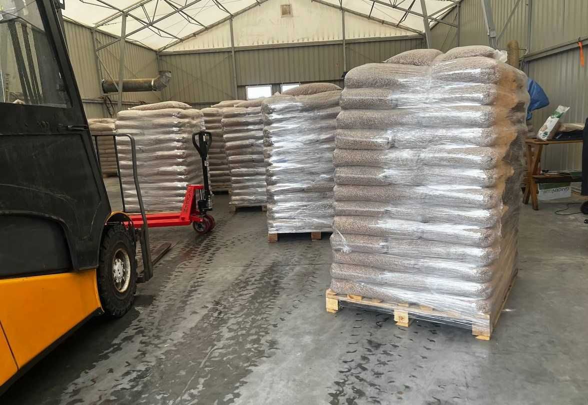 Dobry tani sosnowy pellet bez spieków  Puławy Polske badanie EN+ A1