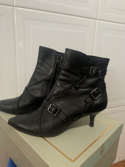 Botins de senhora em pele