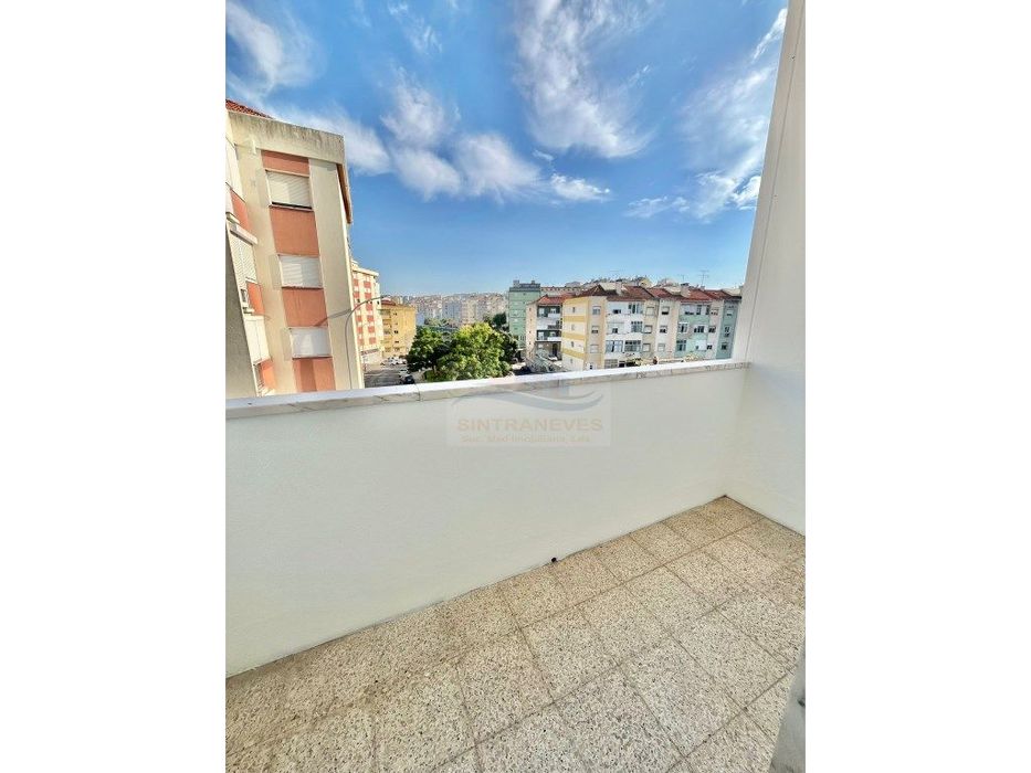 T2 Moderno com excelentes acabamentos totalmente remodelado com var...