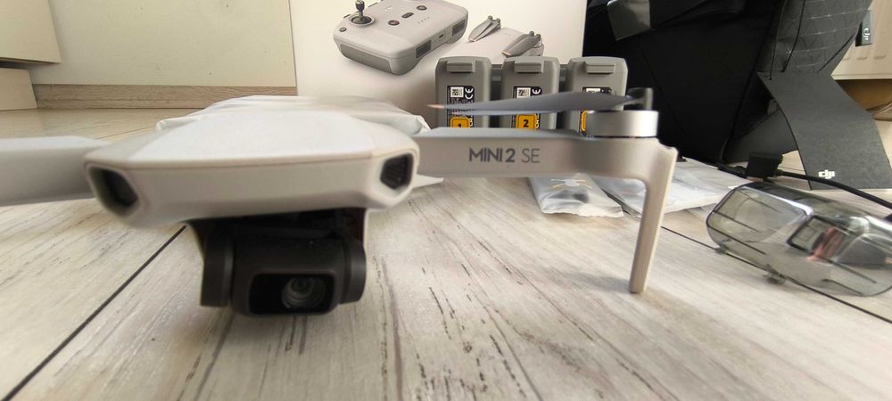 Dron DJI Mini 2SE Fly More Combo