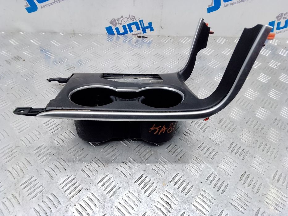 Накладка центральной консоли с подстаканником 5880506351 для Toyota Ca