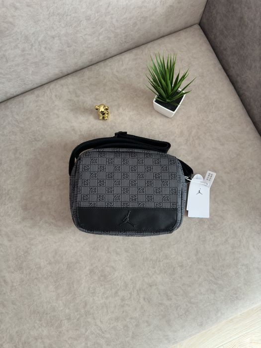 Сумка Air Jordan Monogram Crossbody | Nike, найк, джордан месенджер