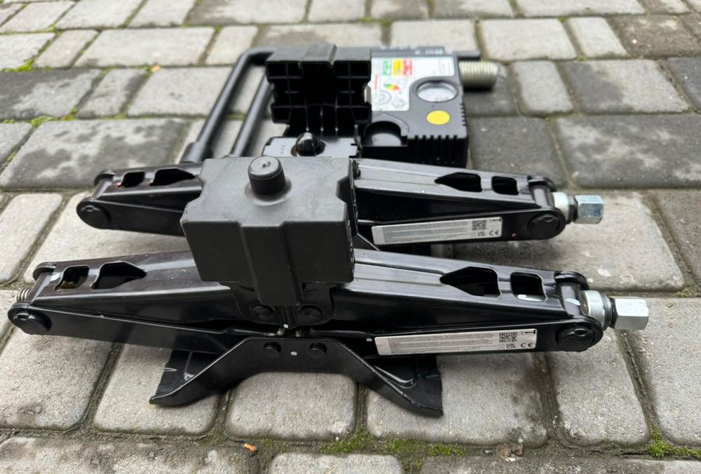 Домкрат Renault Master Буксировочний Крюк Компресор Рено Мастер Ориг