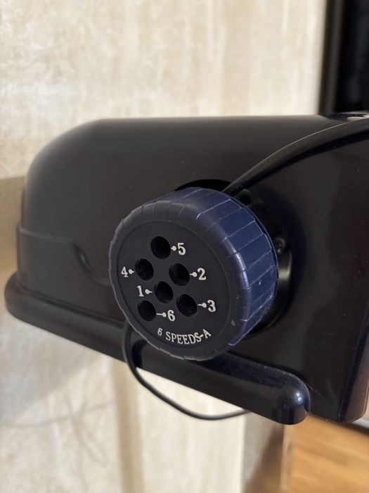 Вібромасажер зі змінними насадками