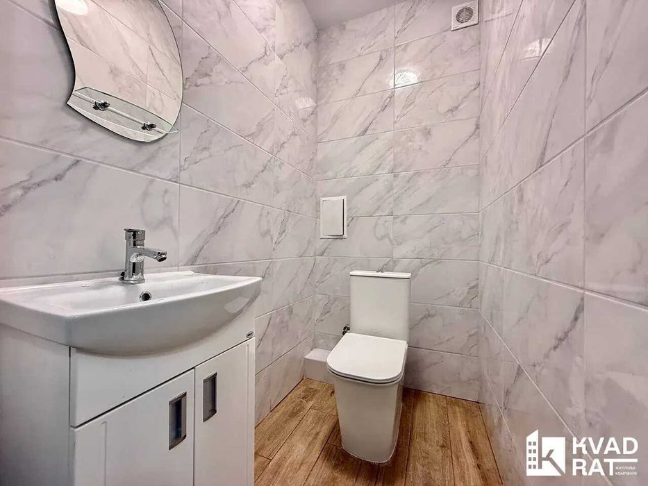 2 кім квартира з ремонтом, центр , 2 поверх