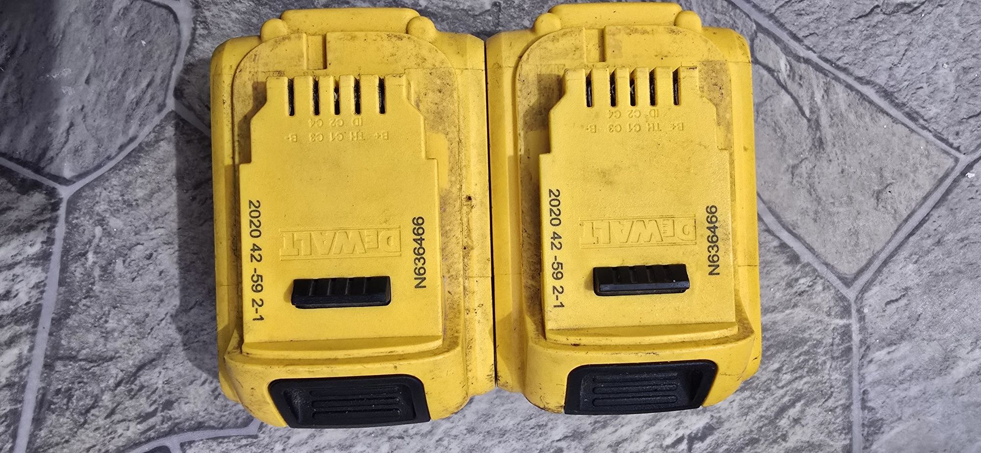 Gwoździarka dewalt dcn692